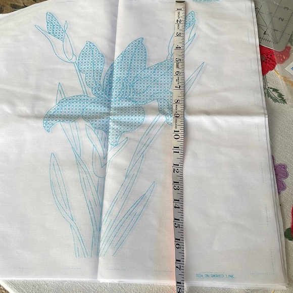 Jack Dempsey (2003) 18” quilt squares (6), item 732, pattern #274, Iris - Picture 5 of 11